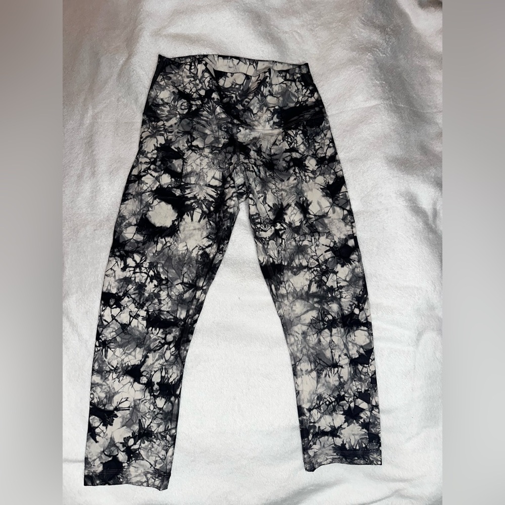 Lululemon size 6